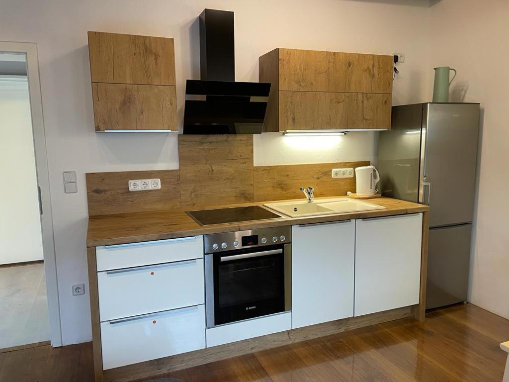 Ferienwohnung Im Stadtzentrum Von Bernau - Komfortable Wohnung Mit 2 Zimmern, Bad, Spuelmaschine, Waschmaschine, Komplette Kueche, Wlan, Terrasse, Ruhige Lage Bernau bei Berlin Eksteriør bilde