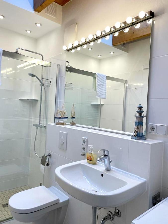 Ferienwohnung Im Stadtzentrum Von Bernau - Komfortable Wohnung Mit 2 Zimmern, Bad, Spuelmaschine, Waschmaschine, Komplette Kueche, Wlan, Terrasse, Ruhige Lage Bernau bei Berlin Eksteriør bilde